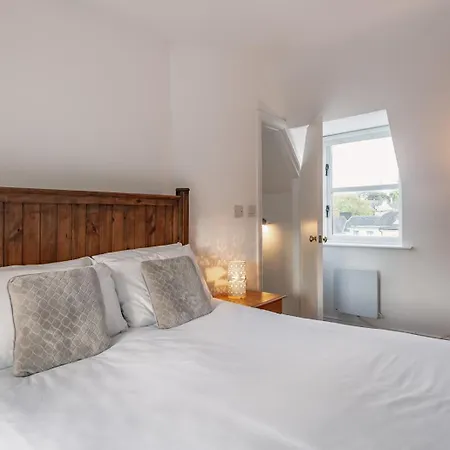 One Bedroom To Sleep 2 In The Heart Of Town Feriehus Kenmare